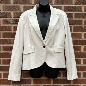 Adrianna Papell fully lined Front pockets White with black side stripe Size 16